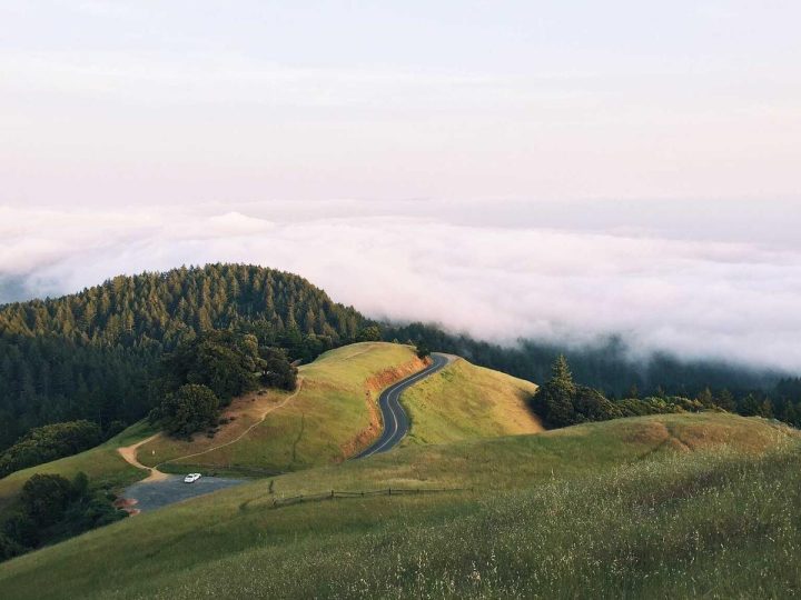 Mountains under low cloud